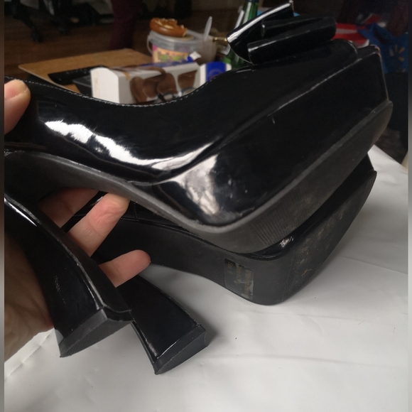 Size 9 5" heels Wild Diva Lounge - Picture 3 of 3